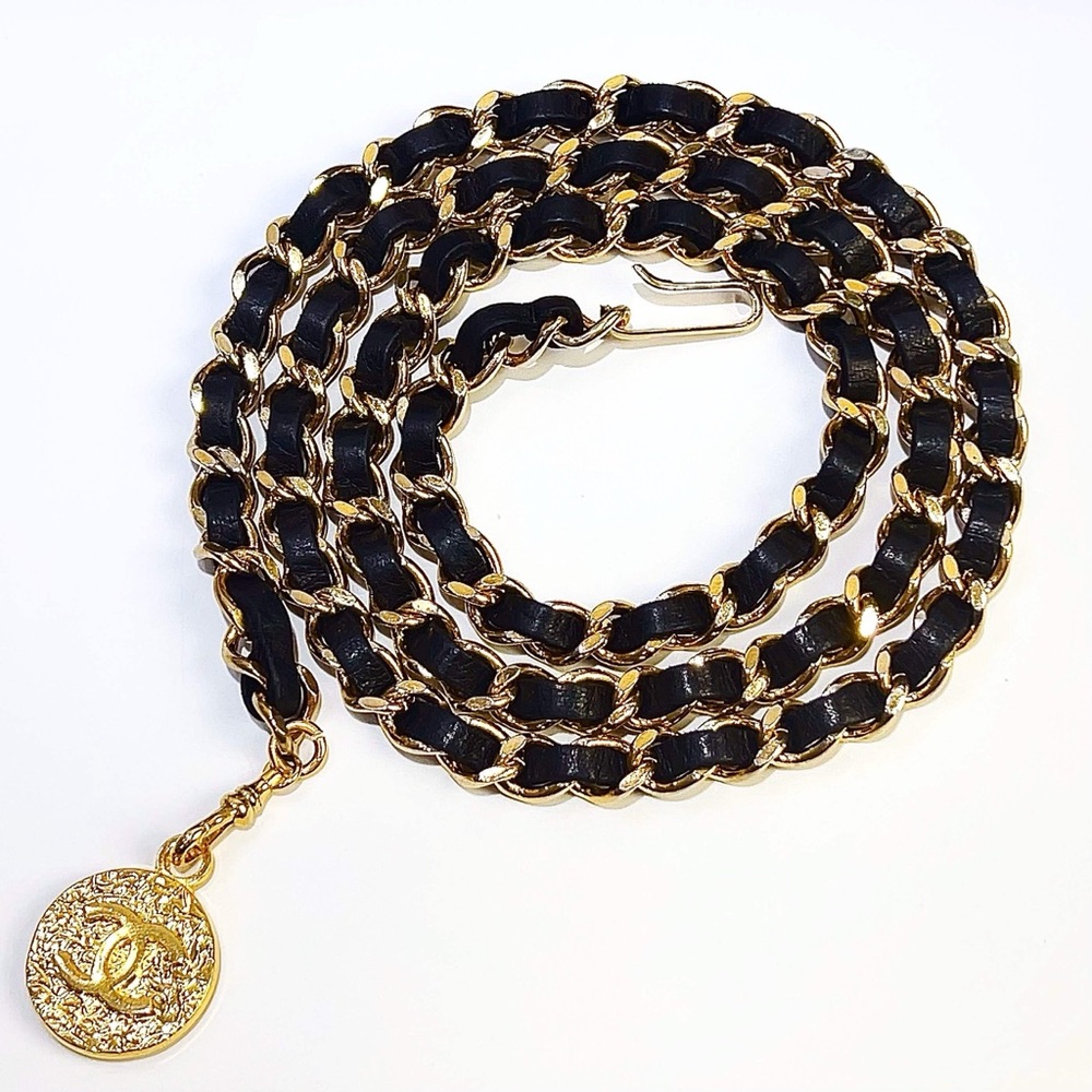 Authentic 1982 CHANEL vintage black and child leather chain belt 95cm